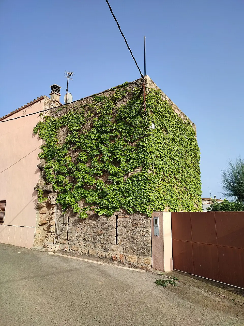 Muralla y Torre de Albons