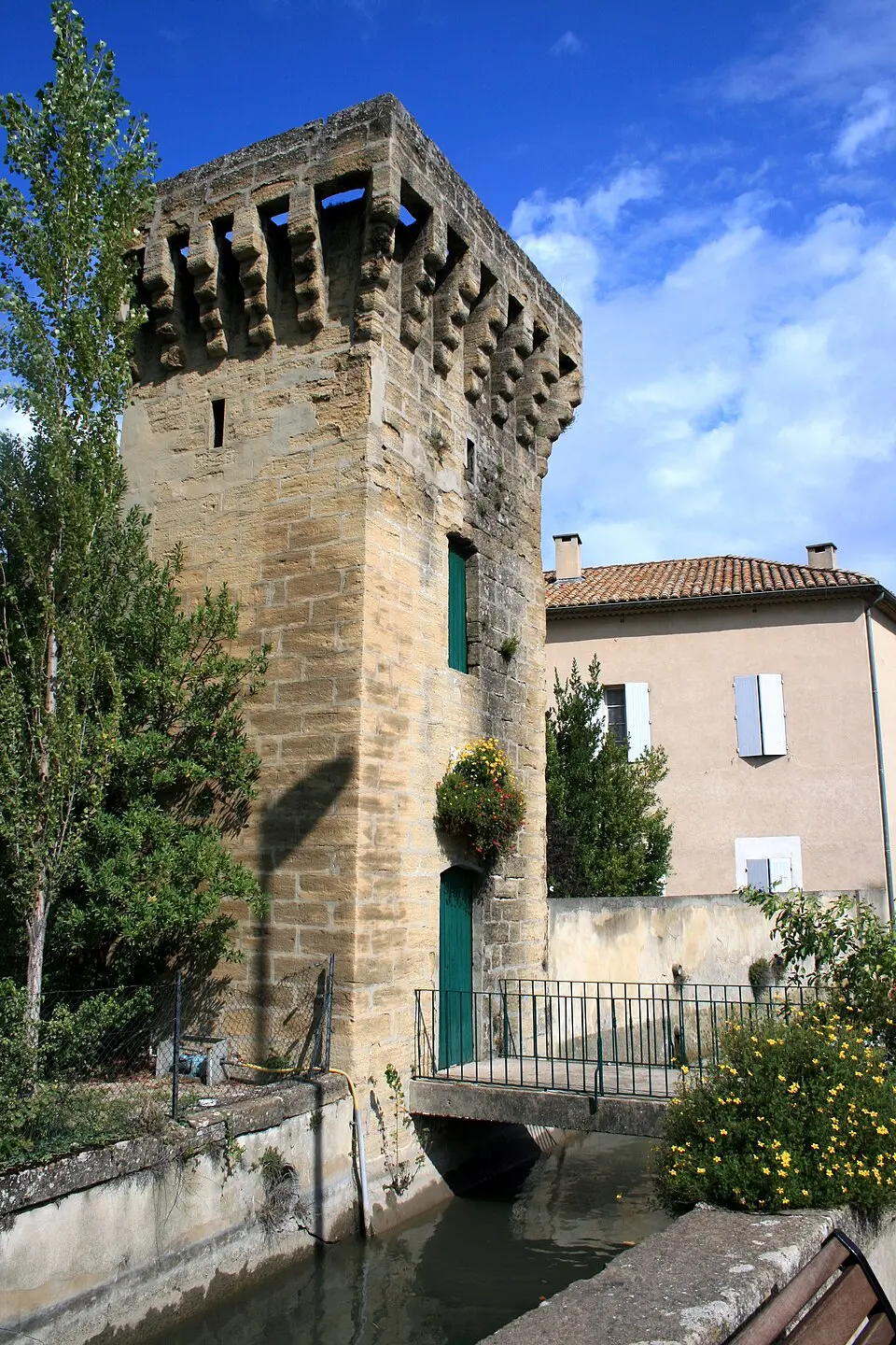 remparts de Courthézon