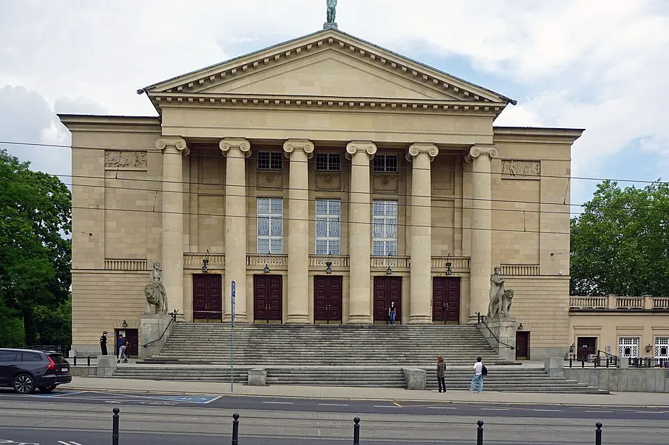 Teatr Wielki, Aleksandra Fredry 9 w Poznaniu