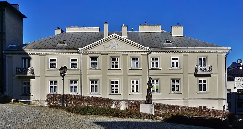Dom, Pałac Biskupi