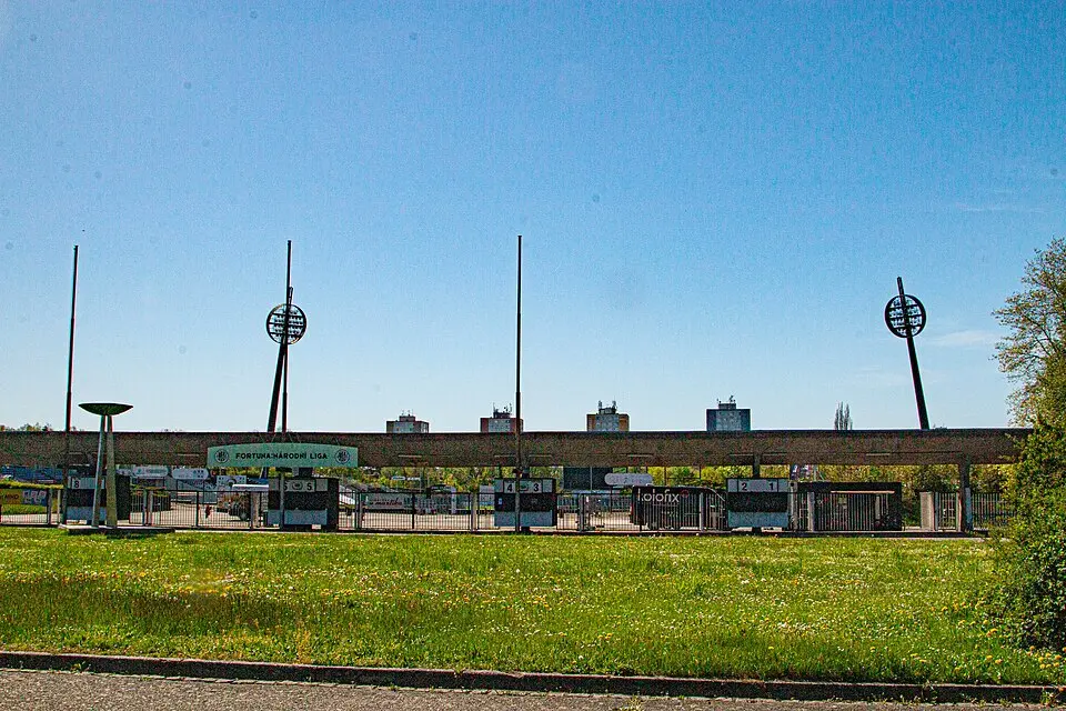Všesportovní stadion