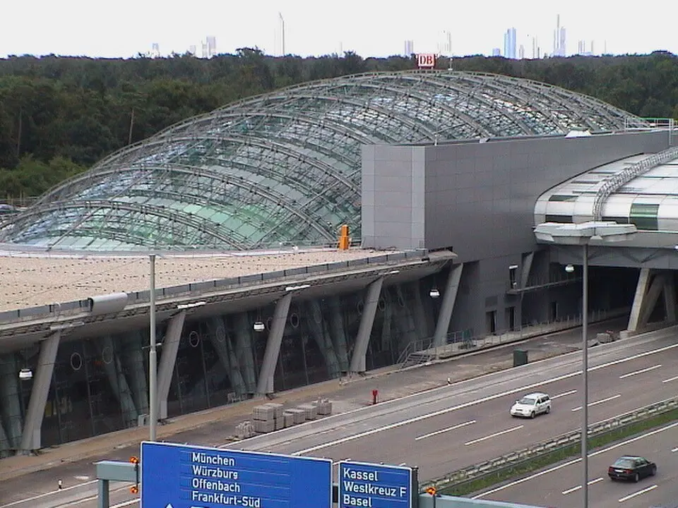 Frankfurt am Main repülőtéri távolsági állomás