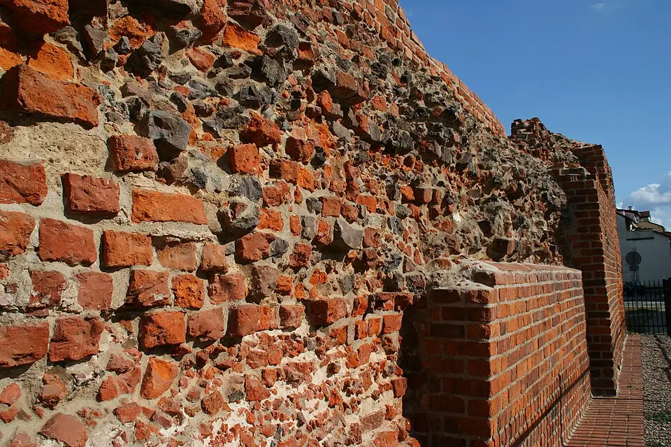 Mur, tzw. Kazimierzowski (na posesji)
