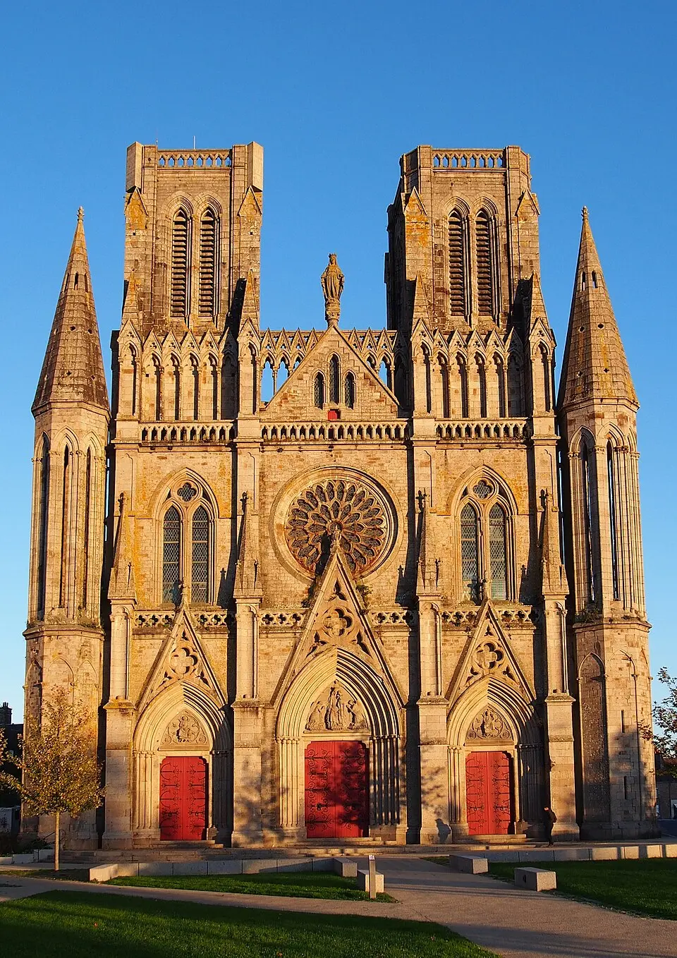 église Notre-Dame-des-Champs d'Avranches