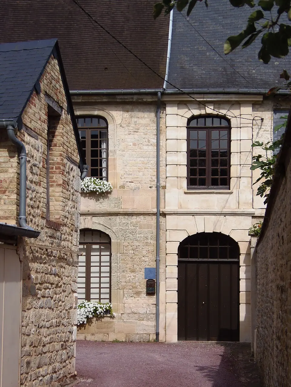Manoirs des 46 et 46 bis de la rue Louvel-et-Brière à Touques