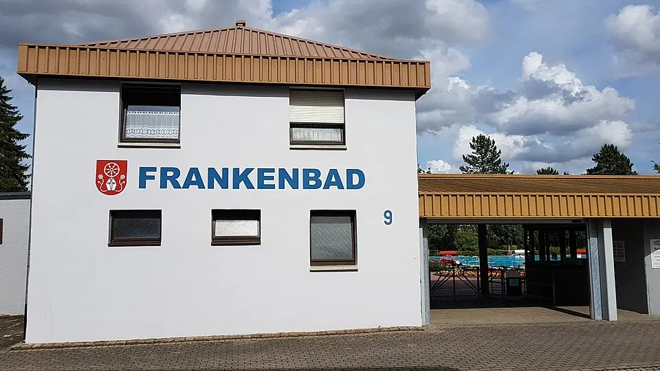 Obrázok: Triplec85 · CC BY-SA 4.0 Frankenbad (Tauberbischofsheim)