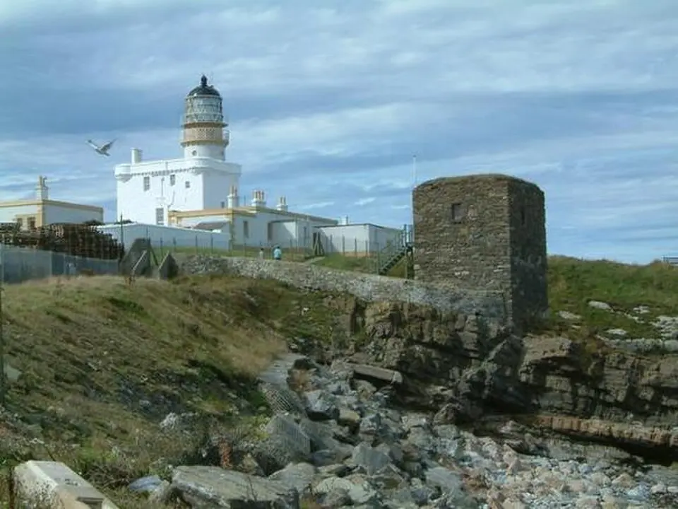 Image: Stanley Bruce (User: Bard o' the Broch) · CC BY-SA 1.0 Kinnaird Head Castle
