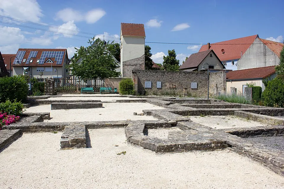 Bild: Henri97 · CC0 Römerbad Jagsthausen