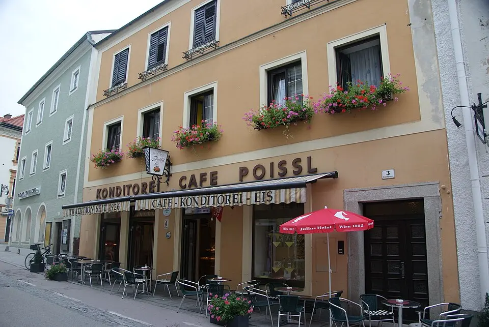 Bürgerhaus, Café