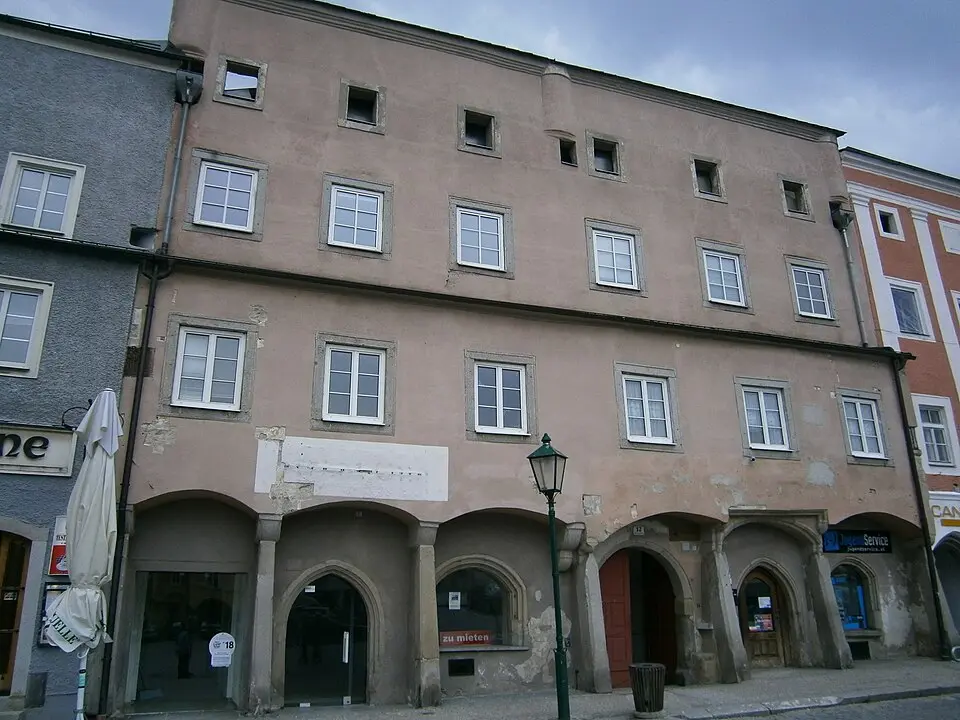 Bürgerhaus mit Teil der inneren Stadtmauer und Zwinger