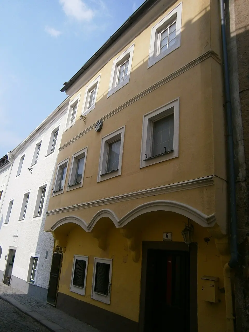 Bürgerhaus (ehem. Gasthaus) und Teil der inneren Stadtmauer