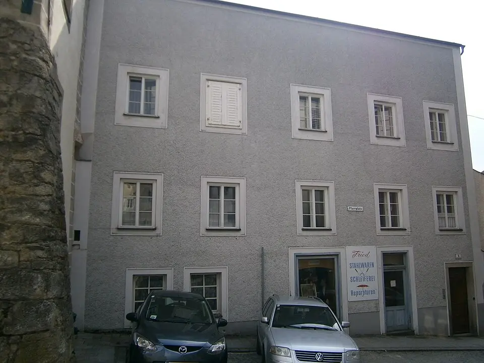 Bürgerhaus mit Teil der inneren Stadtmauer und Zwinger