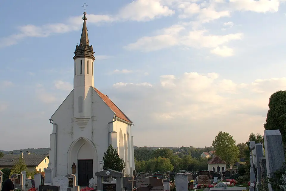 Friedhofskapelle Gekreuzigter Heiland