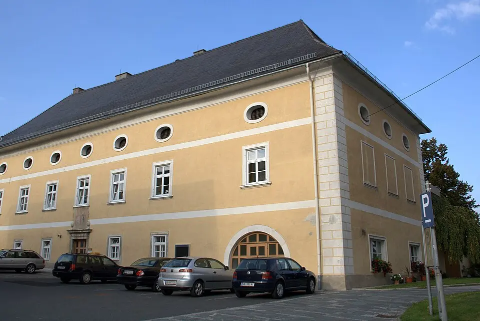 Pfarrhof und Teil der Stadtmauer