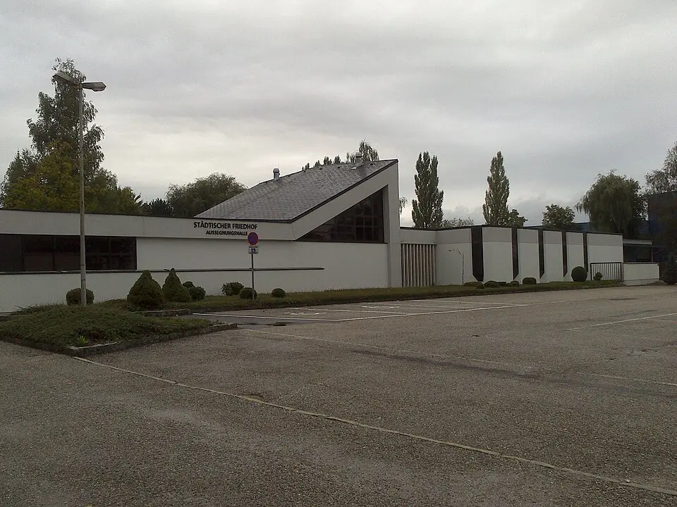 Friedhof der Stadt Ried, Arkadenreihen mit Grüften
