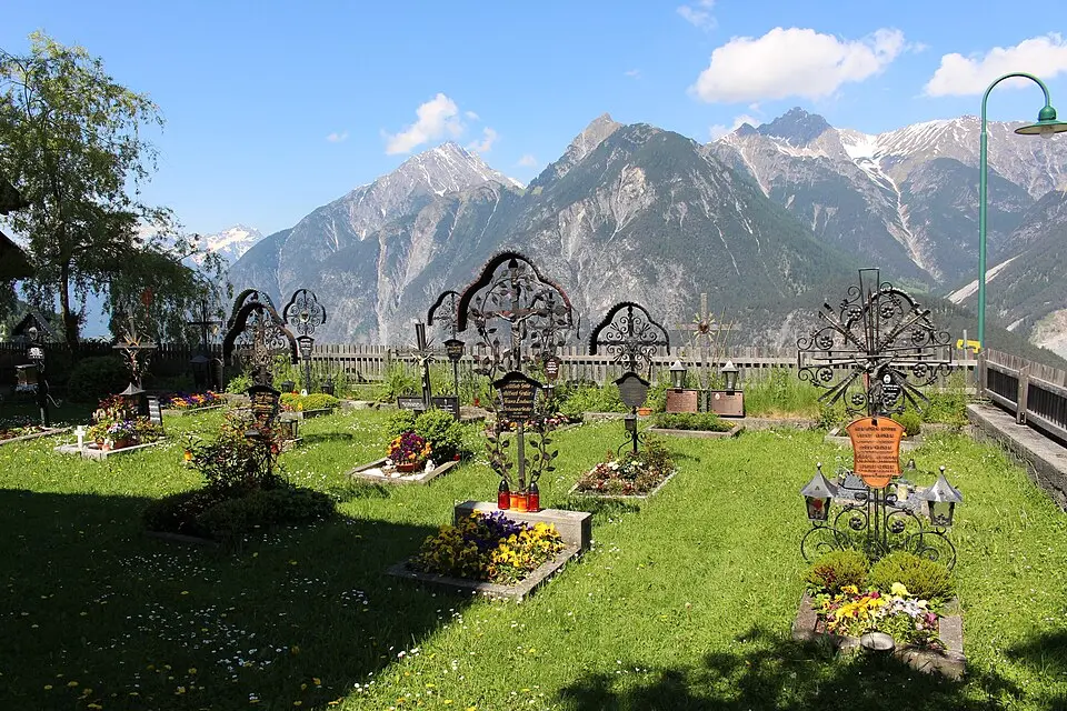 Image: Braveheart · CC BY-SA 3.0 AT Friedhof Falterschein
