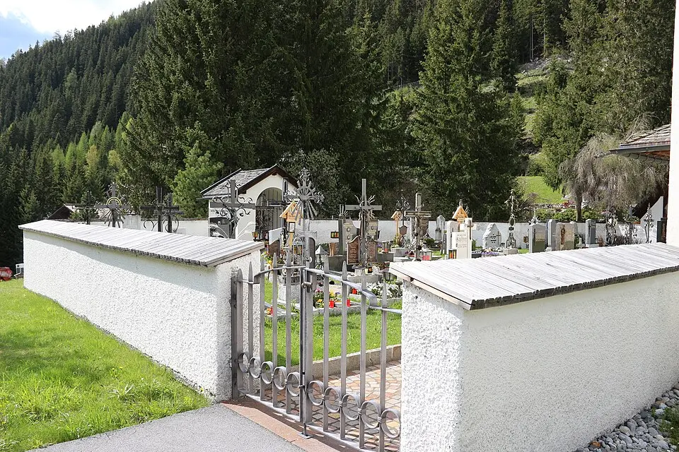 Friedhof mit Friedhofskapelle in Ochsengarten
