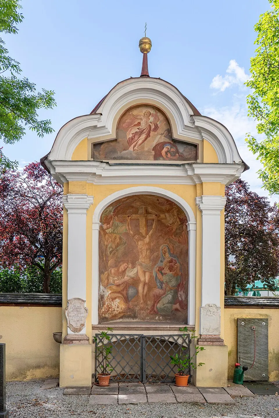 Friedhofskapelle, Beinhaus und Friedhofsmauer