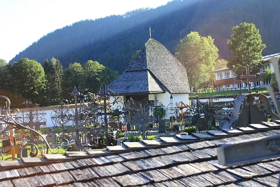 Friedhofserweiterung mit Totenhalle