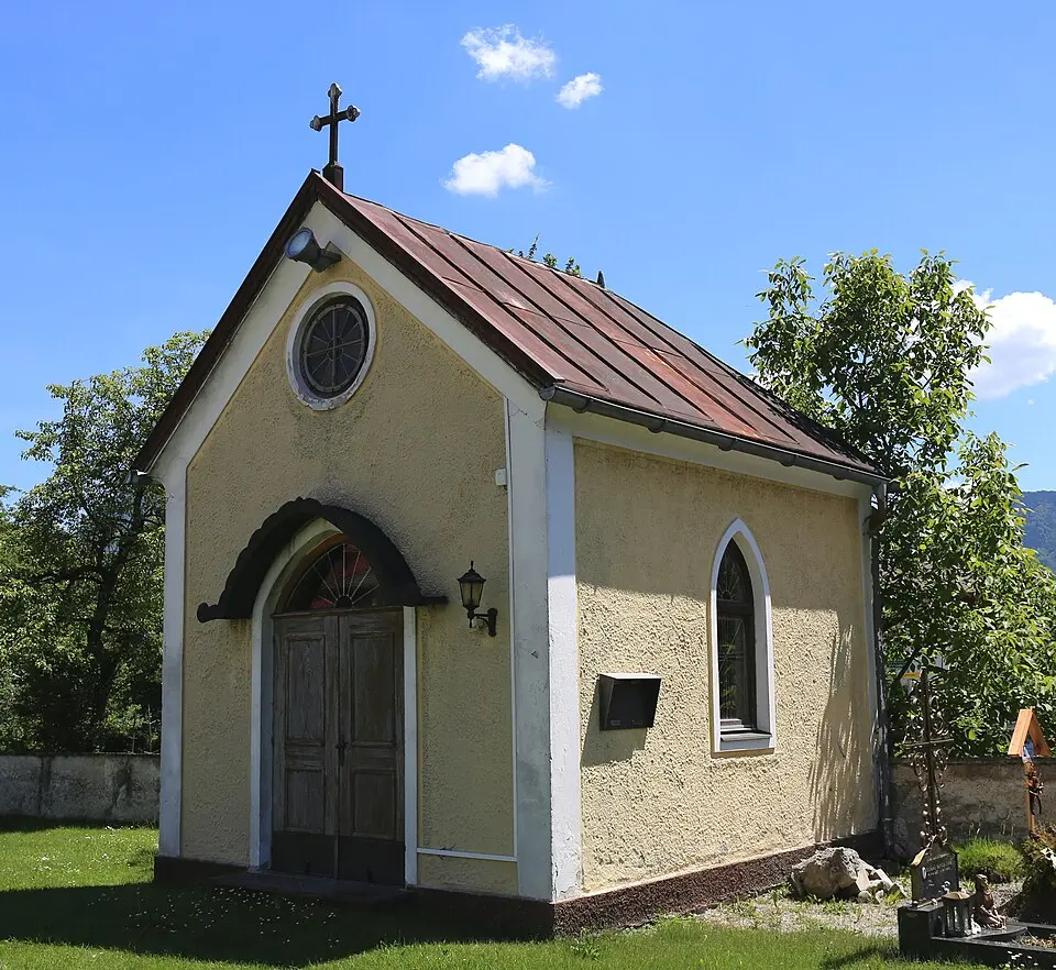 Friedhofskapelle Oberlangkampfen
