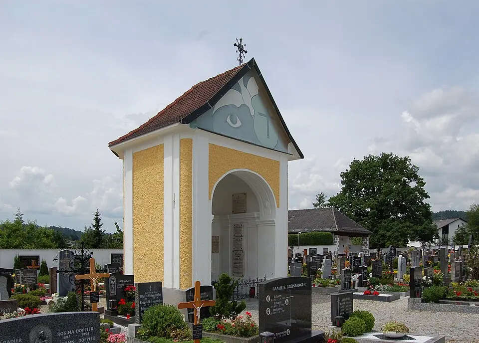 Slika: Michael Kranewitter · CC BY-SA 3.0 Friedhofskapelle