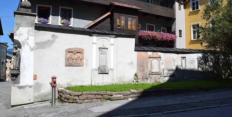 Friedhofsmauer des ehem. Kirchhofs am Gruberplatz