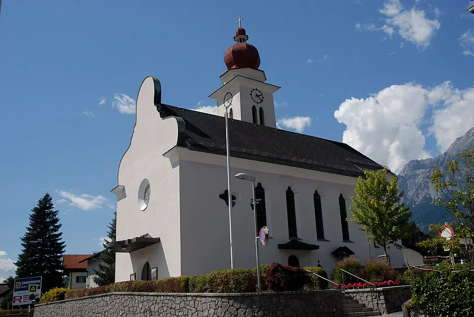Kath. Pfarrkirche hl. Johannes d. T. und Friedhof