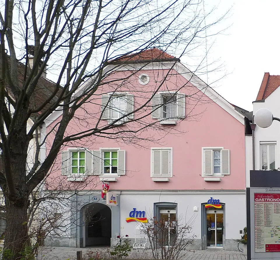 Image: E.mil.mil (talk) · CC BY-SA 3.0 AT Bürgerhaus