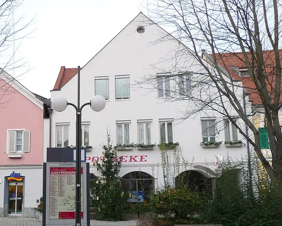 Image: E.mil.mil (talk) · CC BY-SA 3.0 AT Bürgerhaus
