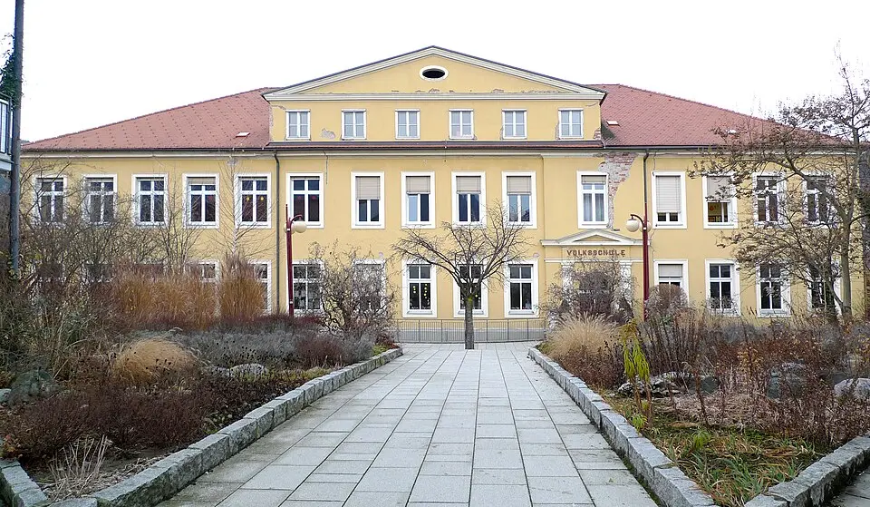 Bild: E.mil.mil (talk) · CC BY-SA 3.0 AT Volksschule Frohnleiten