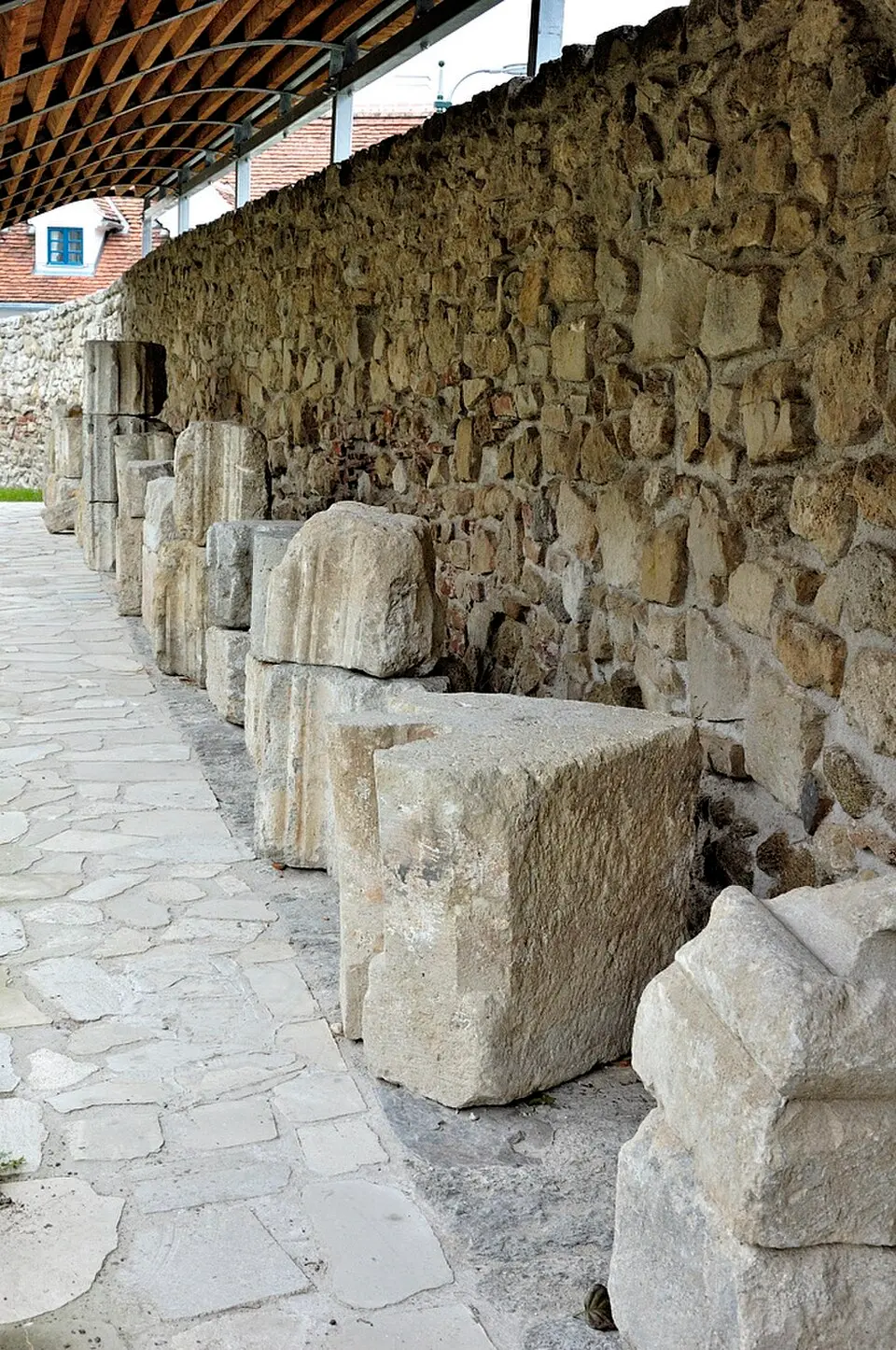 Image: Doronenko (talk) · CC BY-SA 3.0 AT Fundzone Altstadt