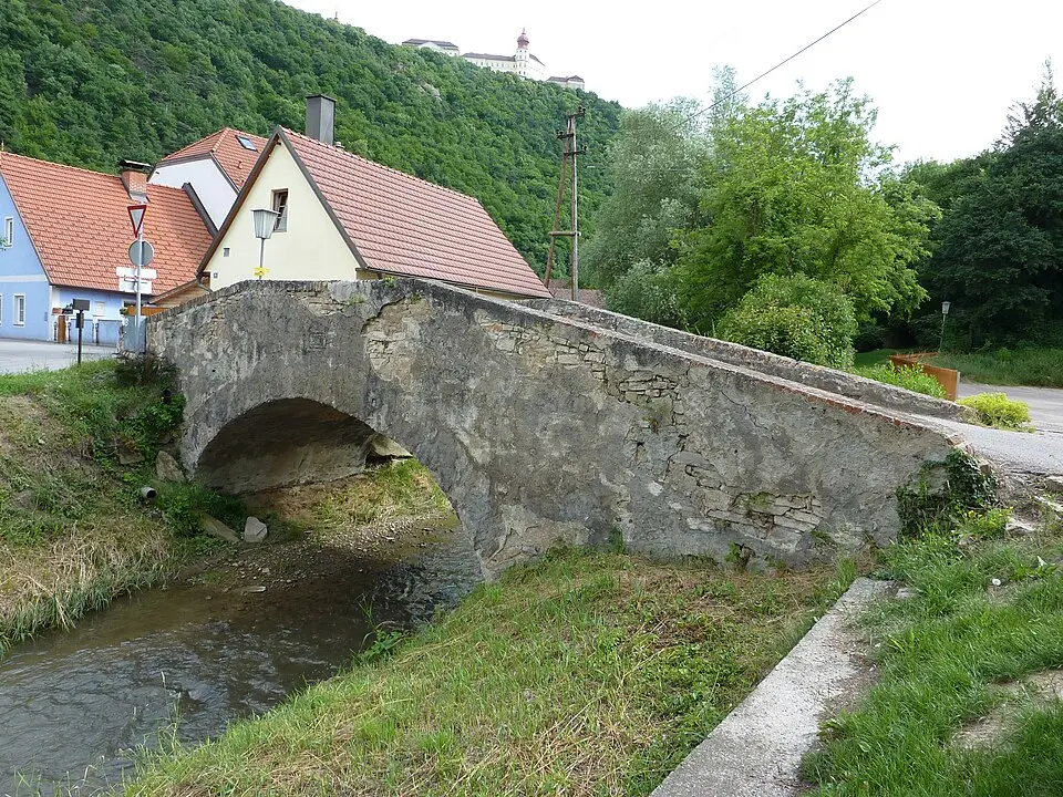 Bild: BSonne · CC BY-SA 3.0 Fußgängerbrücke