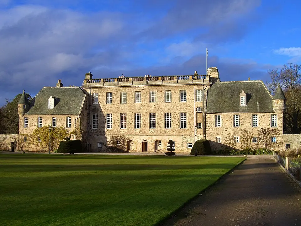 Uploaded by: Supercopter · CC BY-SA 3.0 Gordonstoun