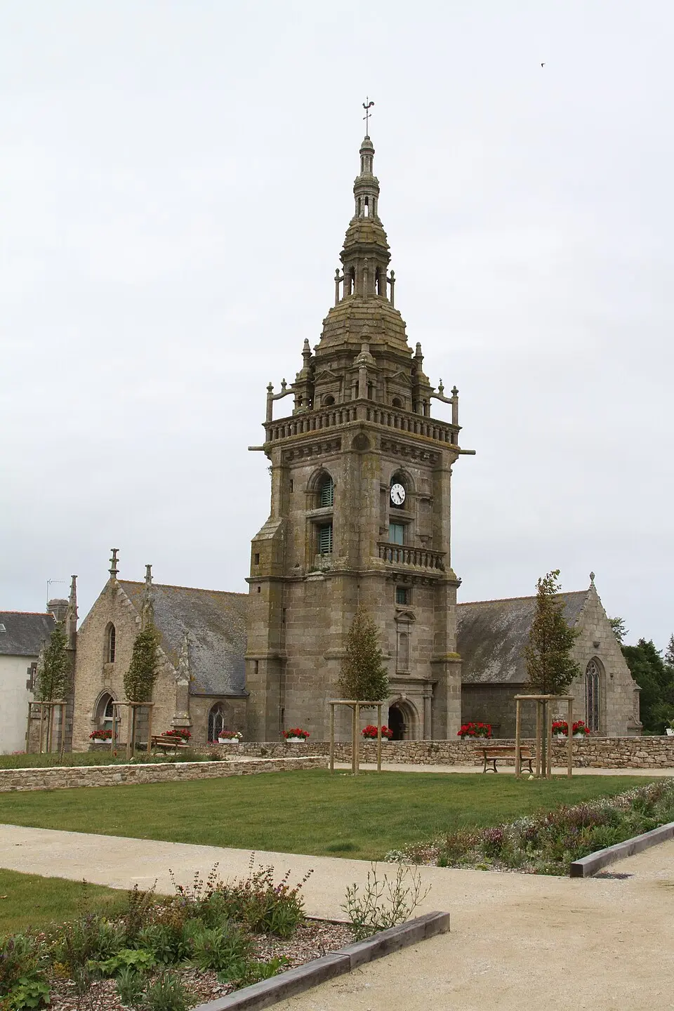 Image: Michel Briand · CC BY-SA 3.0 église Saint-Paul-Aurélien de Lampaul-Ploudalmézeau