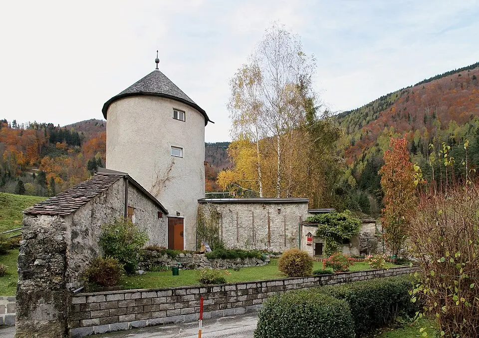Ehem. Kartäuserzellen mit Umfassungsmauer und Wehrturm