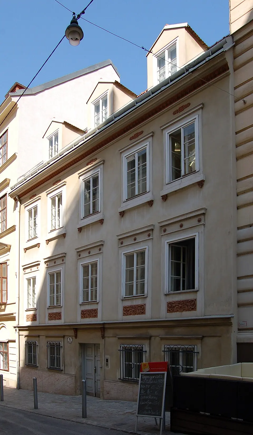 Miethaus, Zum goldenen Stern