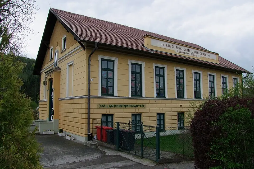 Obrázok: Peter Lauppert · CC BY-SA 3.0 AT Kindergarten, ehem. Kaiser-Franz-Josef-Krankenhaus