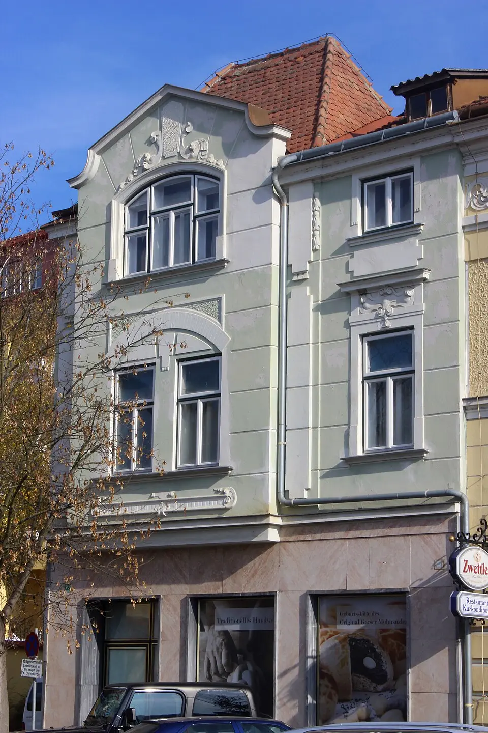 Wohn- und Geschäftshaus