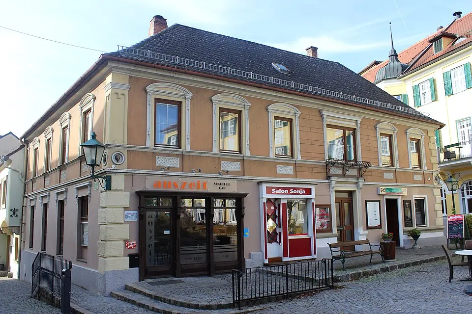 Wohn- und Geschäftshaus