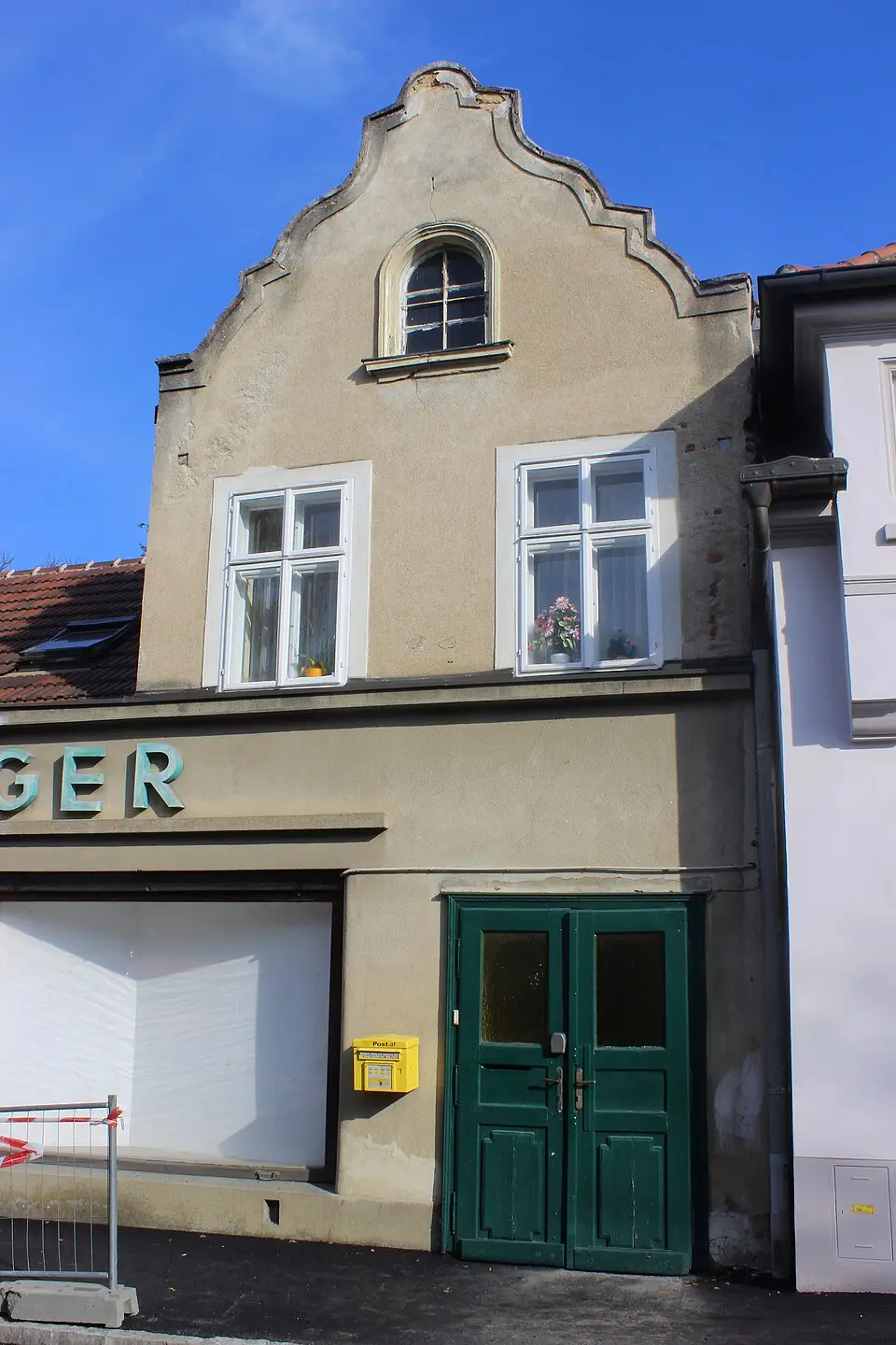 Wohn- und Geschäftshaus