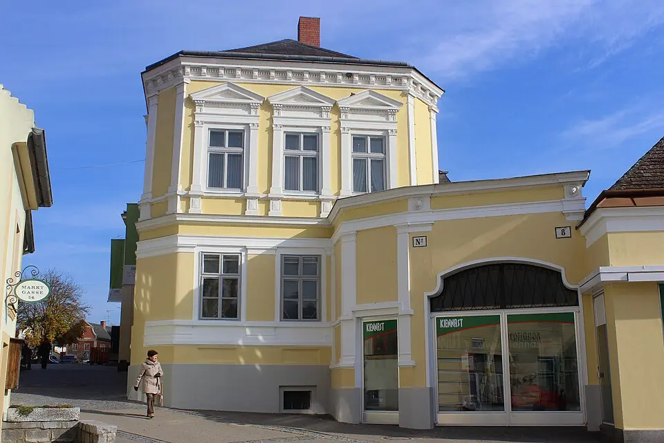 Wohn- und Geschäftshaus