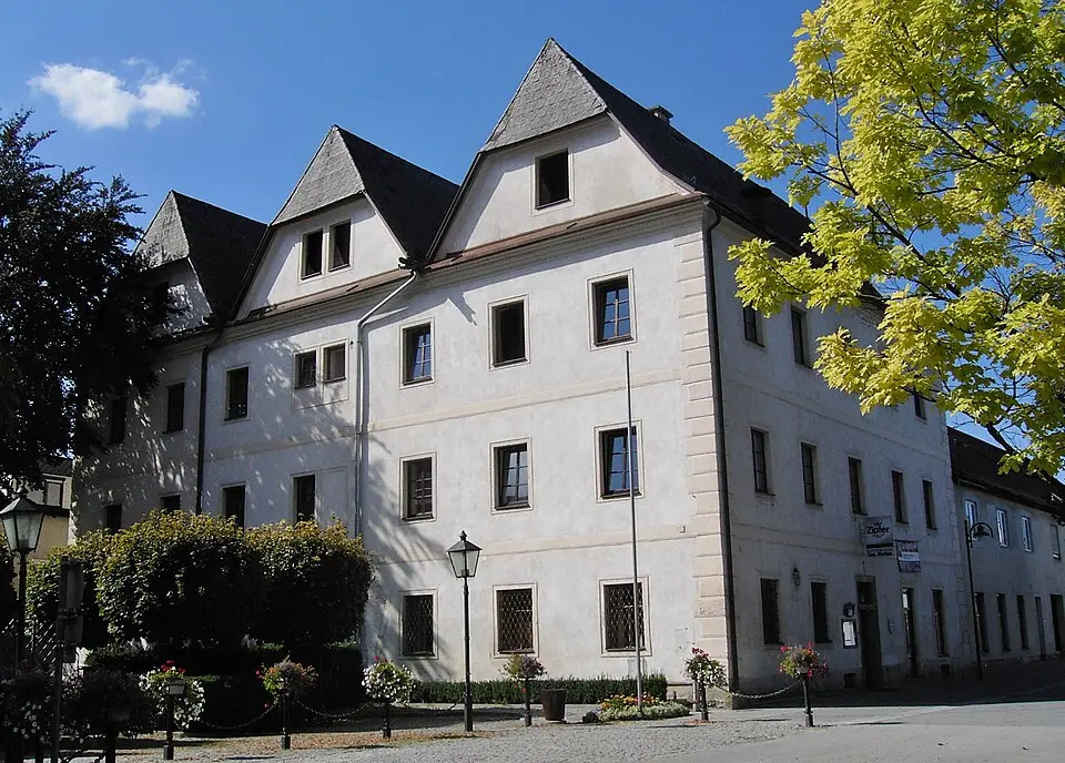 Bild: Bodory Thomas · CC BY-SA 3.0 Gasthaus, ehem. Stiftstaverne