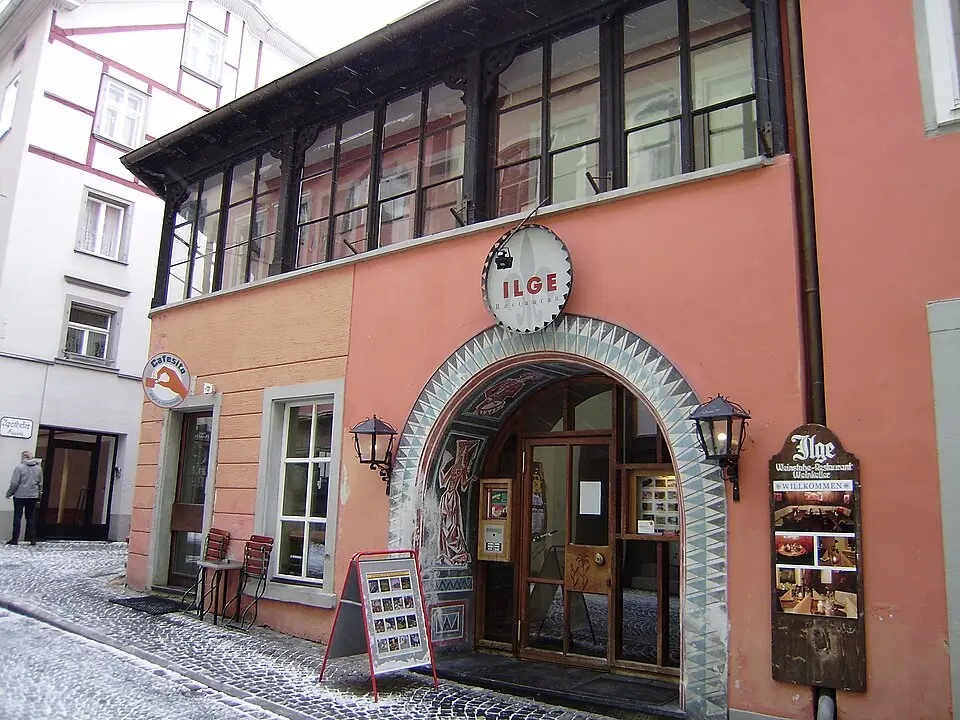Wohn- und Geschäftshaus