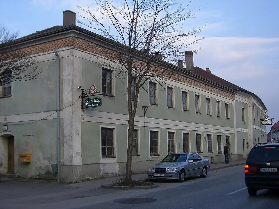 Gasthaus Zum schwarzen Bären mit Wandmalerei