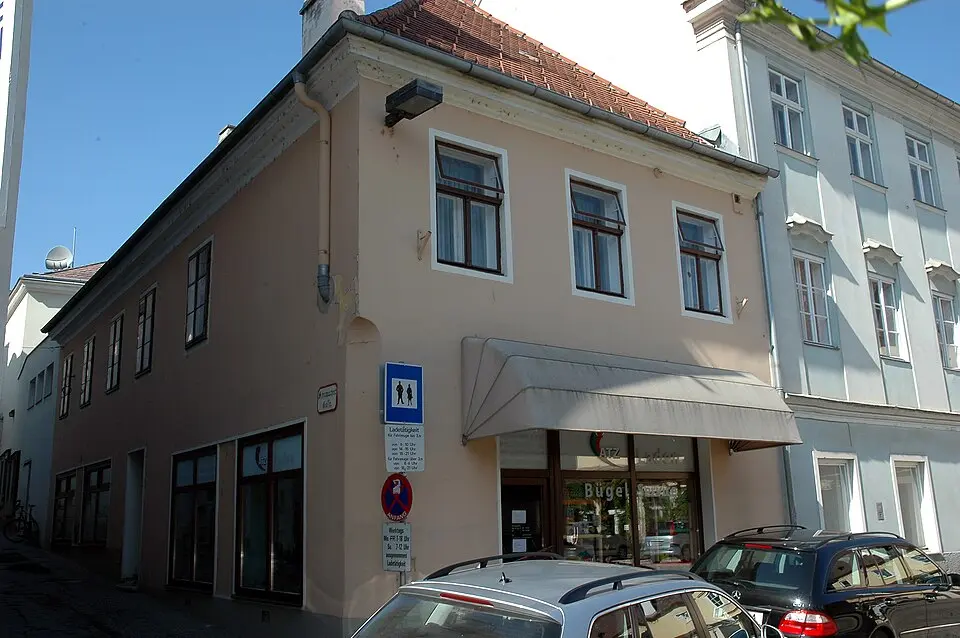 Wohn- und Geschäftshaus