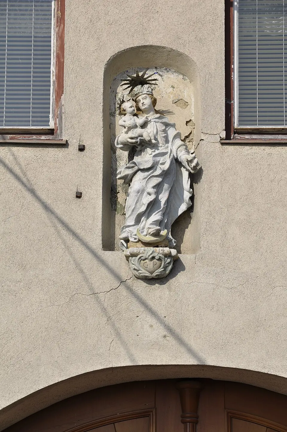 Image: Salvestro (talk) · CC BY-SA 3.0 AT Madonnenstatue