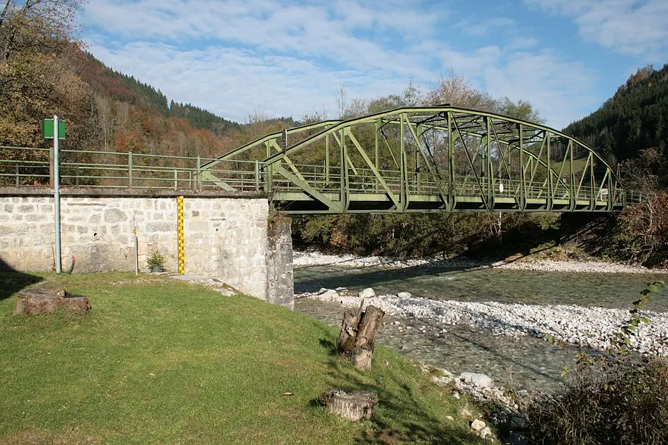 Image: HermannSchachner (talk) · CC BY-SA 3.0 AT Straßenbrücke, Ybbsbrücke