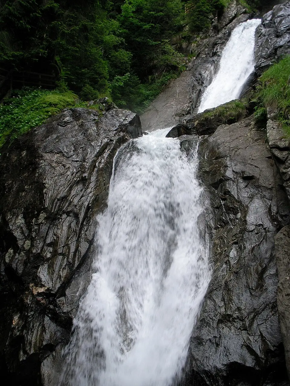 Bild: Mayer Bruno · CC BY-SA 3.0 Günstner Wasserfall