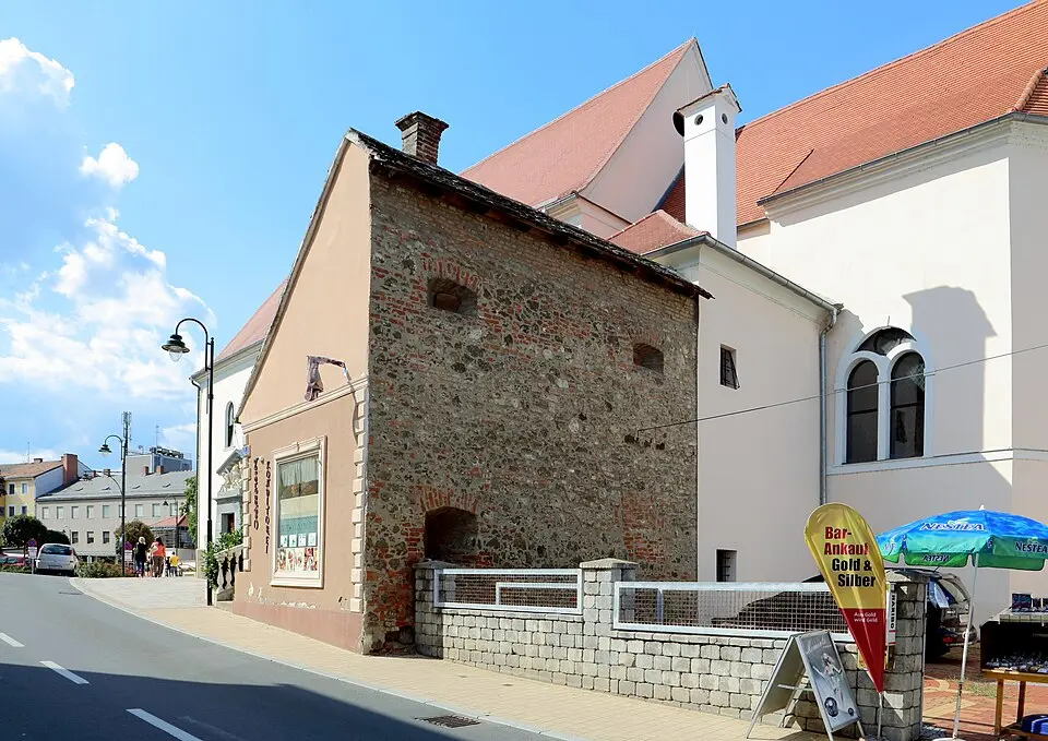 Image: C.Stadler/Bwag · CC BY-SA 3.0 AT Teil der Stadtmauer
