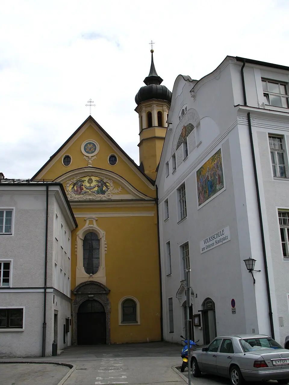 Obrázok: Andrew Bossi · CC BY-SA 2.5 Spitalkirche zum hl. Geist, Klosterkirche der Tertiar Schulschwestern